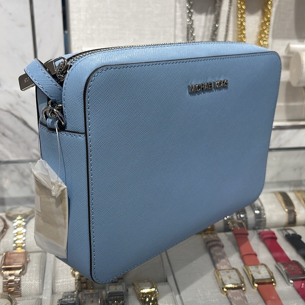MICHAEL KORS Jet Set Large Saffiano Leather Crossbody Bag
LIGHT SKY
NWT - Picture 16 of 16